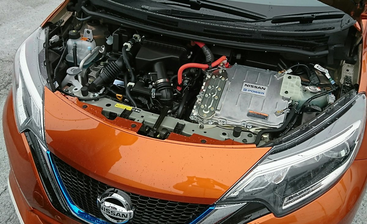 吉田 タダヒー בטוויטר ノートe Powerのエンジンルーム 右がモーター 左が10ccエンジン 座席下にバッテリー リアのスペアタイヤ入れのところに車内12vバッテリーとすごく詰め込まれてました エンジン音と加速感が連動しないのとアクセルペダルを戻すと回生 吉田 タダヒー בטוויטר ノートe Powerのエンジンルーム 右がモーター 左が10ccエンジン 座席下にバッテリー リアのスペアタイヤ入れのところに車内12vバッテリーとすごく詰め込まれてました エンジン音と加速感が連動しないのとアクセルペダルを戻すと回生