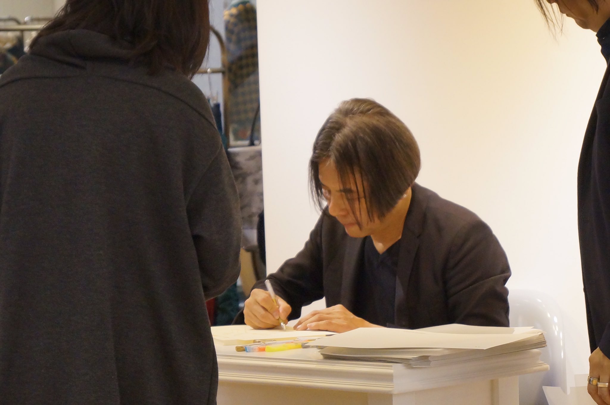 小倉井筒屋スタッフ Atsuro Tayama デザイナー田山 淳朗さんが新館4階に来店中です ファッションのアドバイスやパリコレのお話など直接伺えるチャンス 是非ご来店ください 11月19日 土 午後6時くらいまで