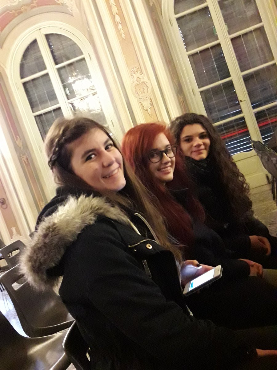 AmoBloglab's tweet image. La redazione é carica e pronta all'ascolto! Silvia manchi tu.... #ascolto #glocal16 #odietamo #Varesenews #varese