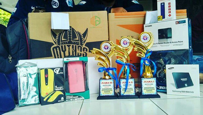 CSC_PNJ's tweet image. Mereka yang berlomba pada tahap final, mendapat JUARA 1,2 dan 3
dalam kategori senior dan junior
SELAMATT!!😊😊