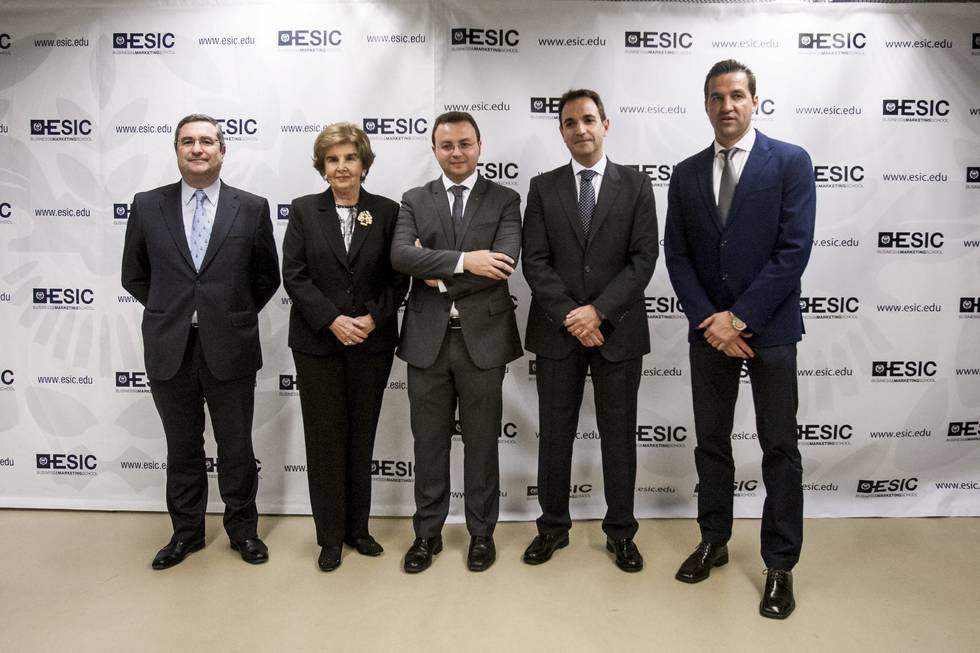 Entrega de #PremiosAster en el <a href="/esiczaragoza/">Esic Zaragoza</a>. Gracias por el reconocimiento como "Mejor Emprendedor".