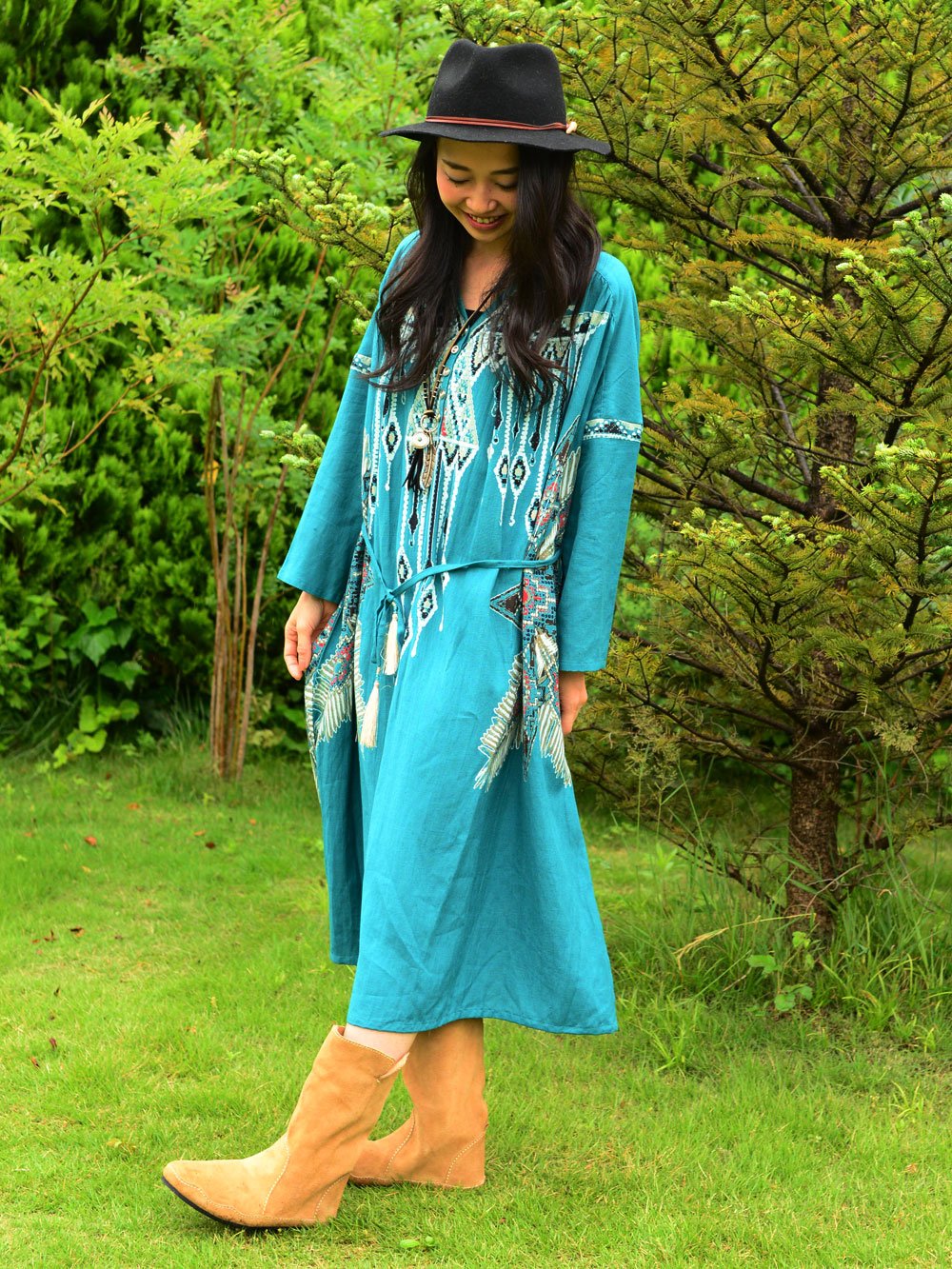 チャイハネ 暗くなりがちな 冬のコーデ コートの中は明るく元気にしませんか 一枚で可愛くなれる ワンピース 女性っぽくコーデするのもいいけれど ジャケットやシューズでカジュアルさを取り入れた着こなしも T Co F0rwwsrqdo