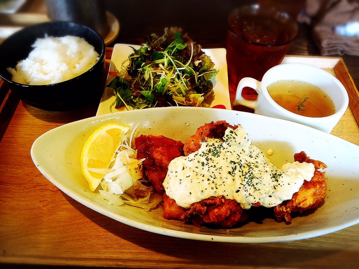 岡山ごはん またまたキッチンさくらさん ここは何度もリピートしたくなるお店です ボリュームが凄い上においしい コスパ良い 家族や友達と行くのもいいですね ハンバーグは デミ トマト おろしポン酢が選べます 全部制覇したいです