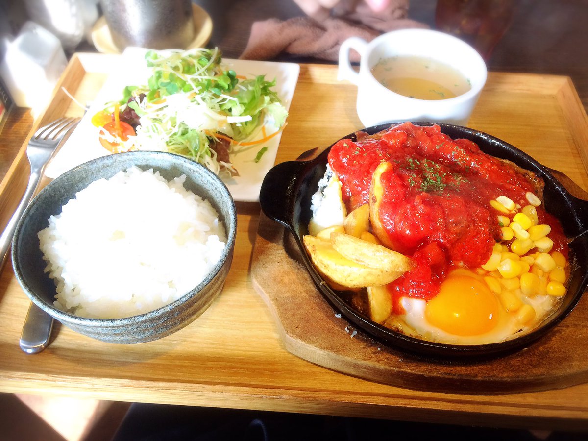 岡山ごはん またまたキッチンさくらさん ここは何度もリピートしたくなるお店です ボリュームが凄い上においしい コスパ良い 家族や友達と行くのもいいですね ハンバーグは デミ トマト おろしポン酢が選べます 全部制覇したいです