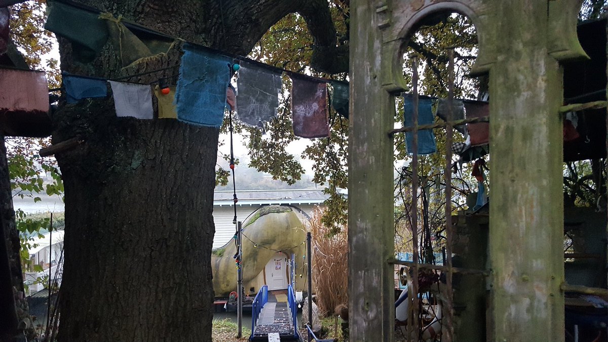 MuseumArnhem's tweet photo. Perfect weer om een rondje #Arnhem te doen en de 20 unieke locaties van @BiennaleGLD langs te hoppen #laatstekans https://t.co/sXu3gqXgKb