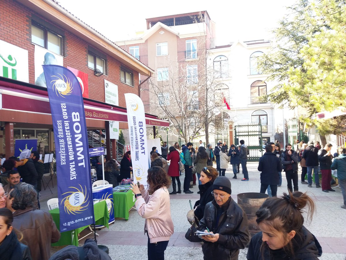 syff2016esk's tweet photo. Çay,simit ara verdik :) #syff2016 #syffeskisehir #eskisehir #etos @SYKolektifi https://t.co/n2N6hmi38h