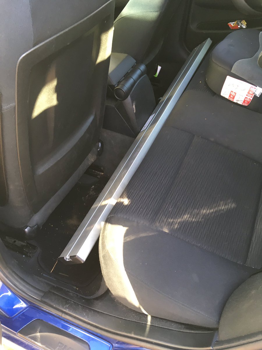breakmasteruk's tweet image. The rail fits on the parcel shelf or foot well