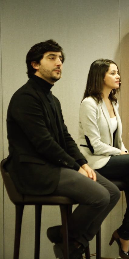 moda_cs's tweet photo. Toni Roldán (@toniroldanm) al más puro estilo Steve Jobs: total look negro y jersey de cuello alto. #CampusJovenCs https://t.co/VOXJtFLZia