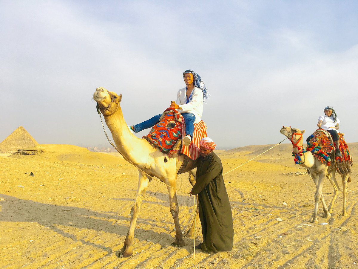 エジプトのガラビアを着て、ラクダに乗って砂漠を散歩♫ 股間