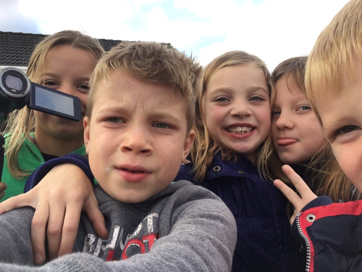 JN_Beers's tweet photo. Na de crea bea activiteit even ravotten buiten. #maxiweekend #goeiemorgen https://t.co/Ar4cd4yvEH