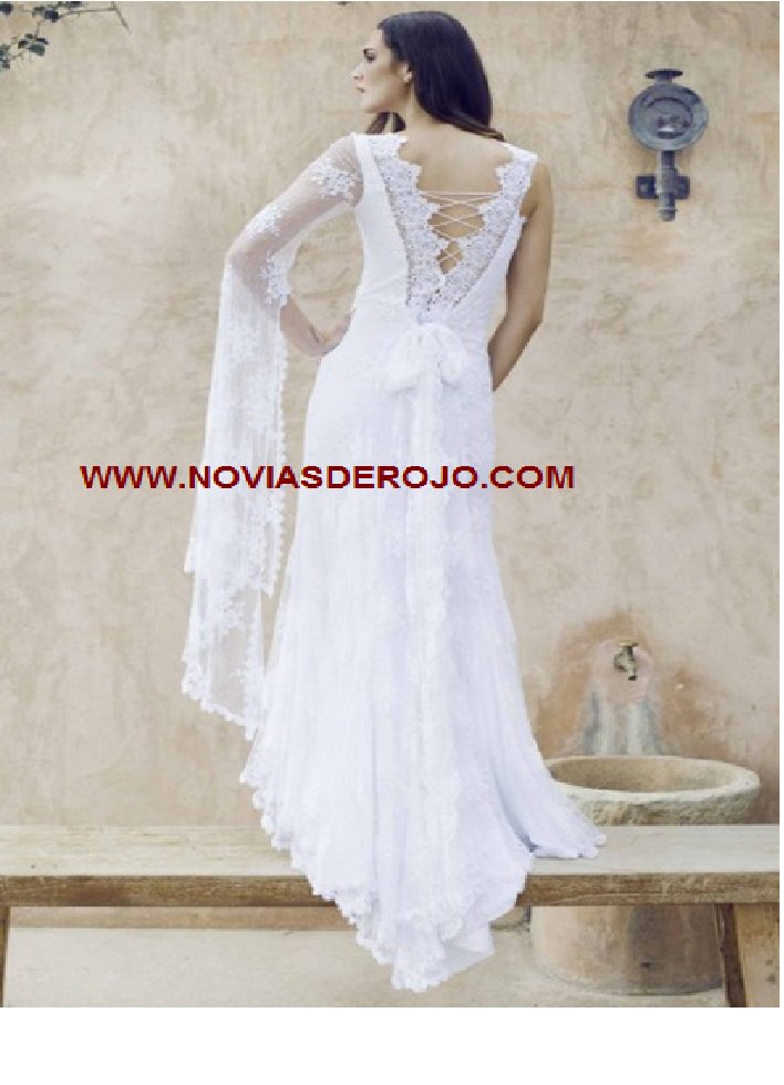_Noviasderojo's tweet photo. #ibicenco #novias #espectacular #charoruiz #artesanal #transparencias #espaldadescubierta #boda #noviasderojo #fuenlabrada https://t.co/WDhrgAAPNa