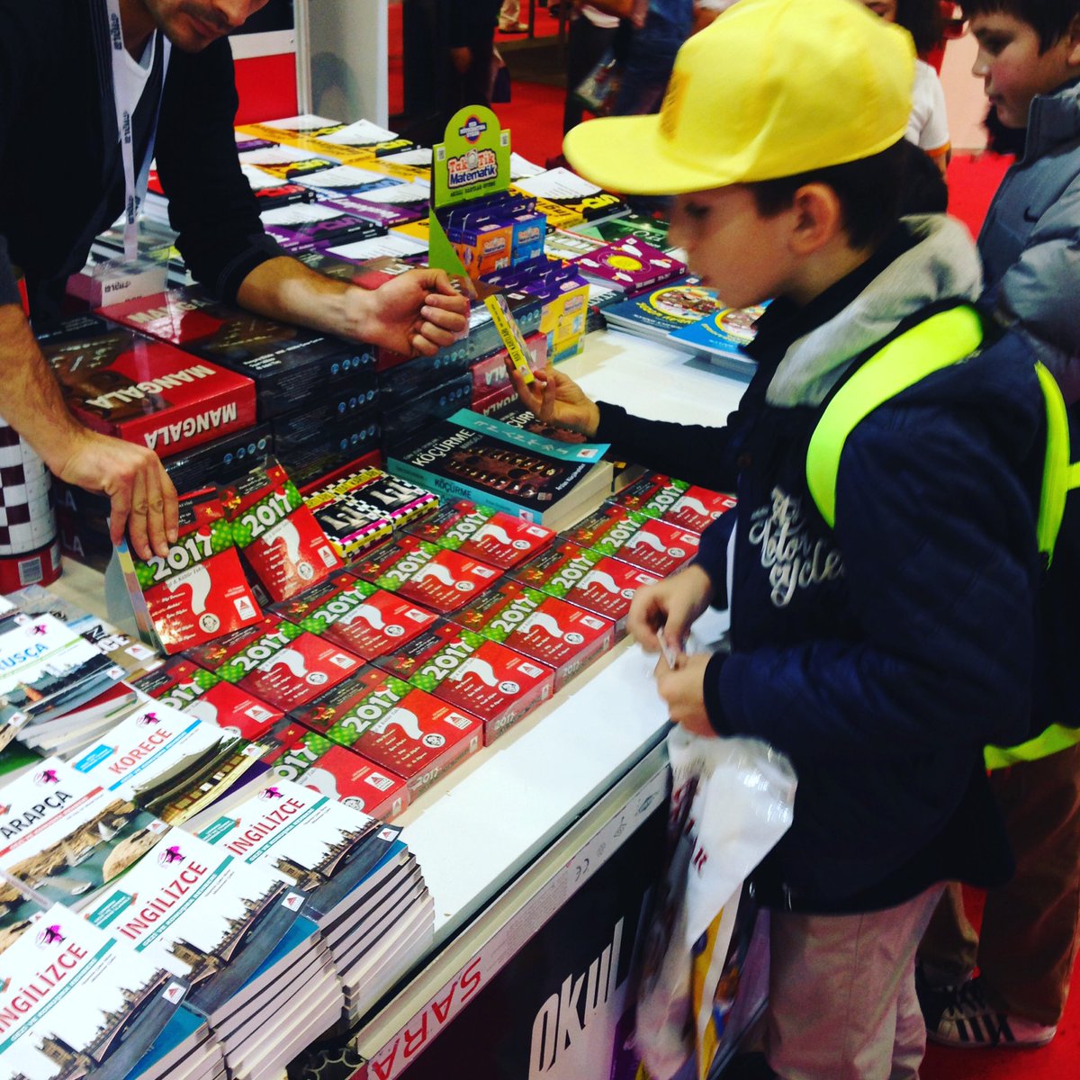 BilgiTakvimi's tweet photo. #2017bilgikültürtakvimi #tüyapkitapfuarı #bilgitakvimi #takvim #deltakitap #öğrenci #okul #bilgi #soru #kitap #kitapkurdu #kitaplar https://t.co/emzmNVDYEe