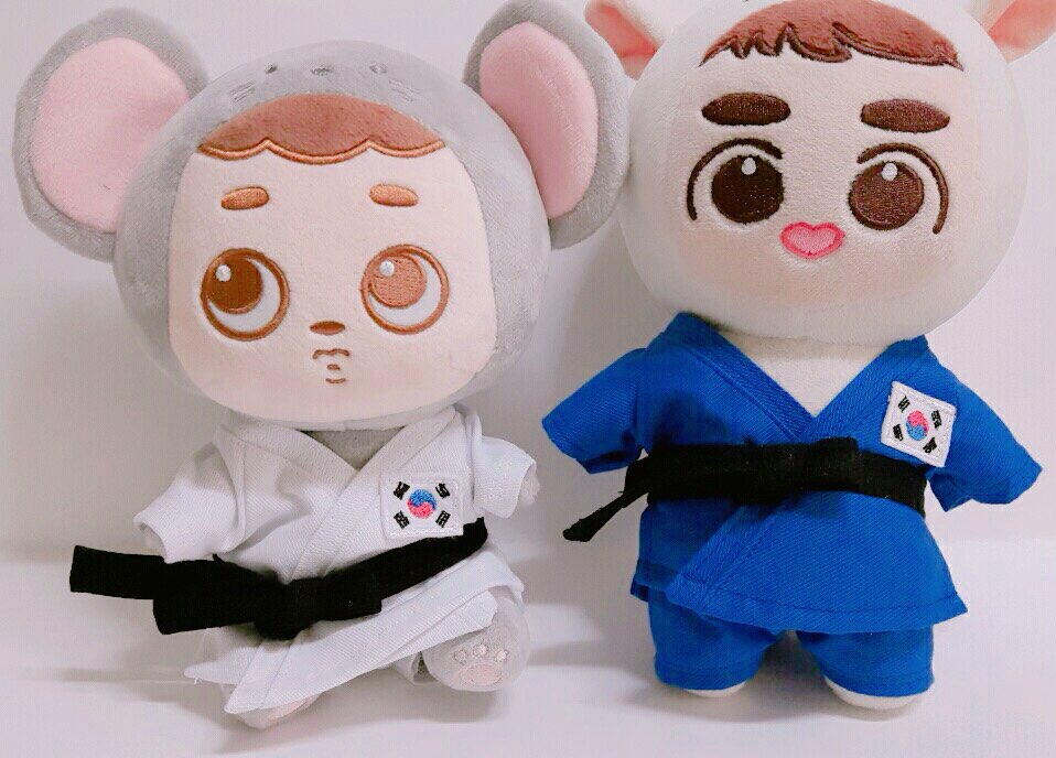 dotnstitch's tweet photo. 혹시 기다리셨던분이 있을까요? (두근)  ✨두영이 유도복✨통판이 시작되었어요!! 현재 각각 10장씩 준비되어있어요 흰색과 파란색중 선택가능합니다💕  자세한 내용은 블로그로 👉https://t.co/pk8RHSprqm
#엑소인형옷 https://t.co/9guodAN3HN