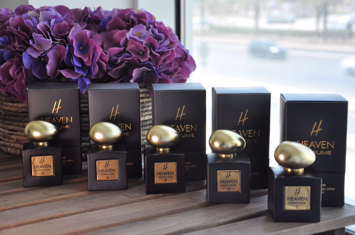 مجموعه العطور ٥ عطور٥٠ مل ٧٥٠ السعر 
والعطرين ٣٥٠ ريال
العطر ٢٠٠ ريال