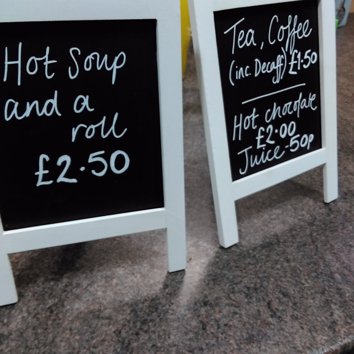 WinterMarketLS1's tweet photo. Come and get a light lunch with homemade soup and cakes! Grab a brew for just £1.50 too! #Leeds #homemade #lunch #market #MagicalLeeds https://t.co/cH9kZXFQDc