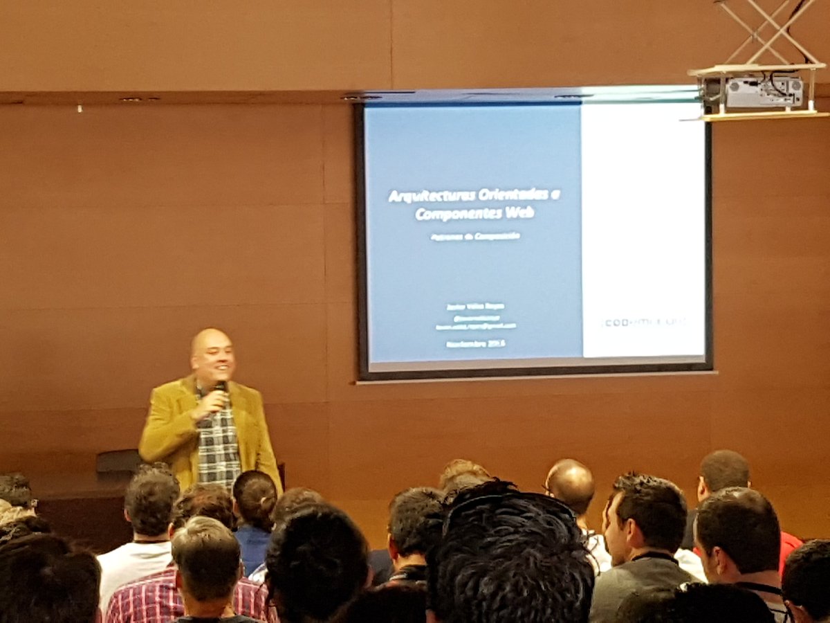 UaSmart's tweet image. Y ahora #Arquitecturas orientadas a #componentes #web con @javiervelezreye en #Codemotion2016