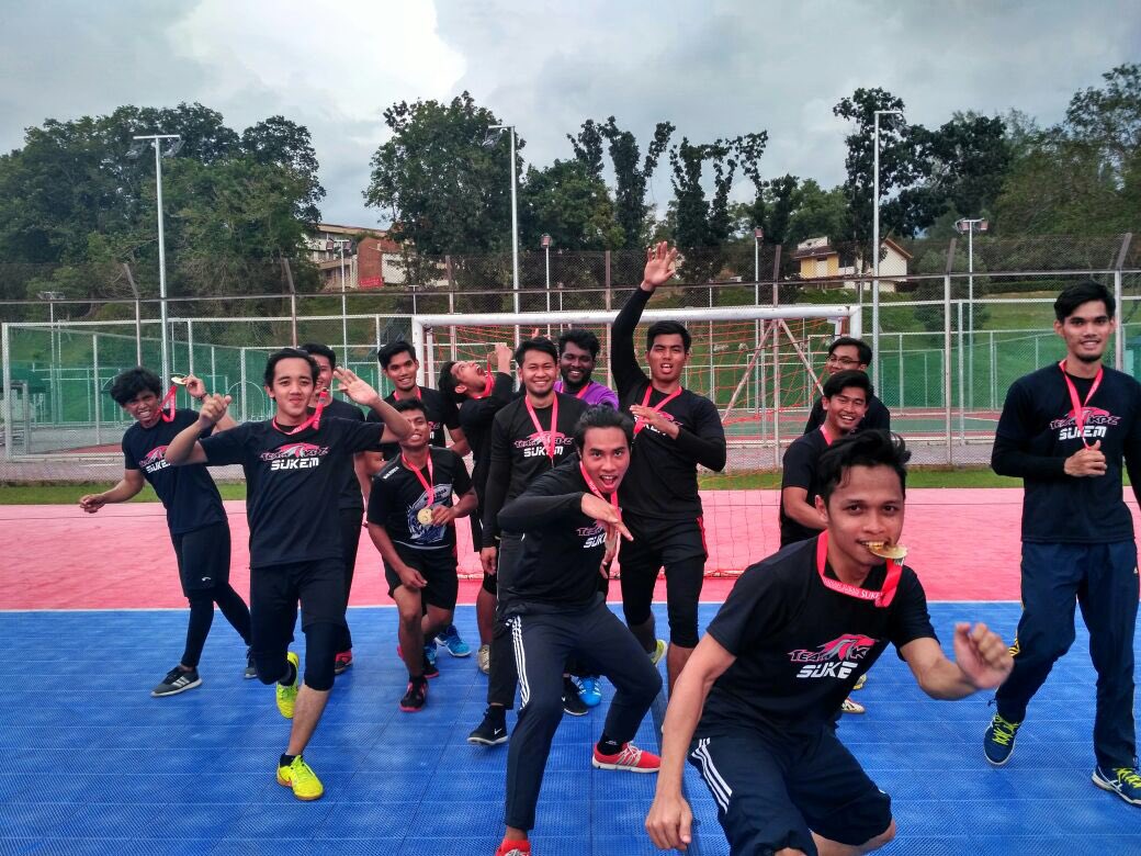 kerryramadae's tweet photo. kami berjaya mempertahankan emas bola baling KPZ.. kami xkan kecewakan anda #teamzaba #iamkpzfalcon #ukmhandballer @KPZ_twt https://t.co/nV5Rk0siPh