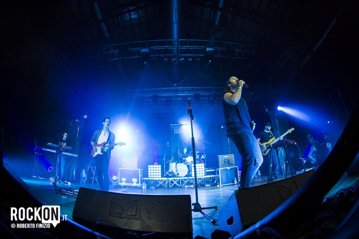 THEGIORNALISTI: guarda le foto, leggi il reportage e scopri la scaletta del "Completamente Tour" #thegiornalisti rockon.it/reportage-live…