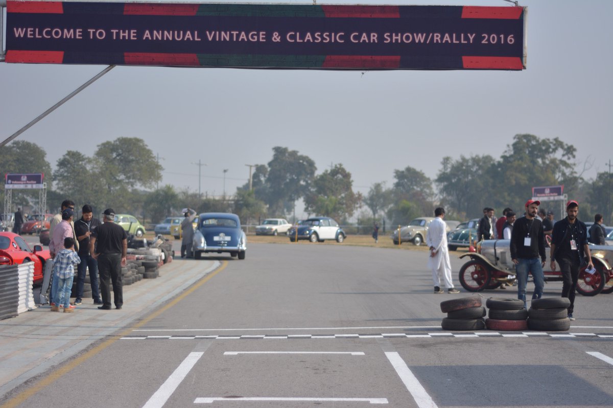 faceinpakistan's tweet photo. Annual Vintage Car Show 2016
#VCCCP #FaceofPakistan #VintageCarShow2016 https://t.co/X95GrOIFpS