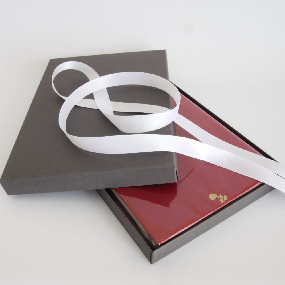 SquareSquirrels's tweet image. Last chance, before #christmas, to have one of our handcrafted books made for you (International orders)

#etsy #christmasgift