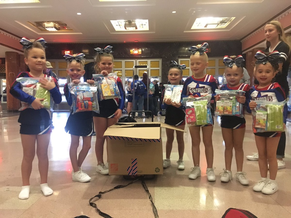 DownerJen's tweet photo. @CheerPower_ACP Thanks for the opportunity to give back! @aspcheerleading #TroopThanks #tinydivas #acpfamily https://t.co/bbJ0AV44uI