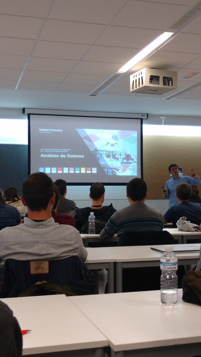 UaSmart's tweet image. Analizando tendencias de #moda automáticamente con @javierabadia en #Codemotion2016 #bigdata #nonstop!!!