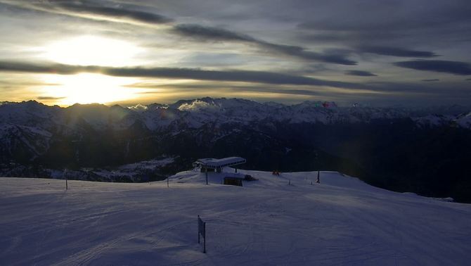 Precioso Ocaso en <a href="/baqueira_beret/">Baqueira Beret</a> desde la cámara de <a href="/tv3cat/">TV3 és ara @Som3Cat</a> <a href="/Val_dAran/">Val d'Aran</a>