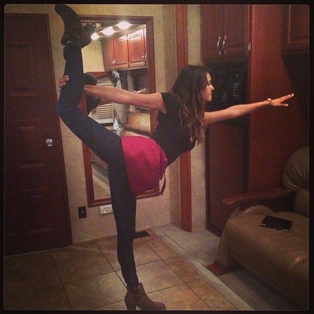 carlsonsduval's tweet photo. 11. she blesses the world with yoga pics https://t.co/uBFaDOpAh4