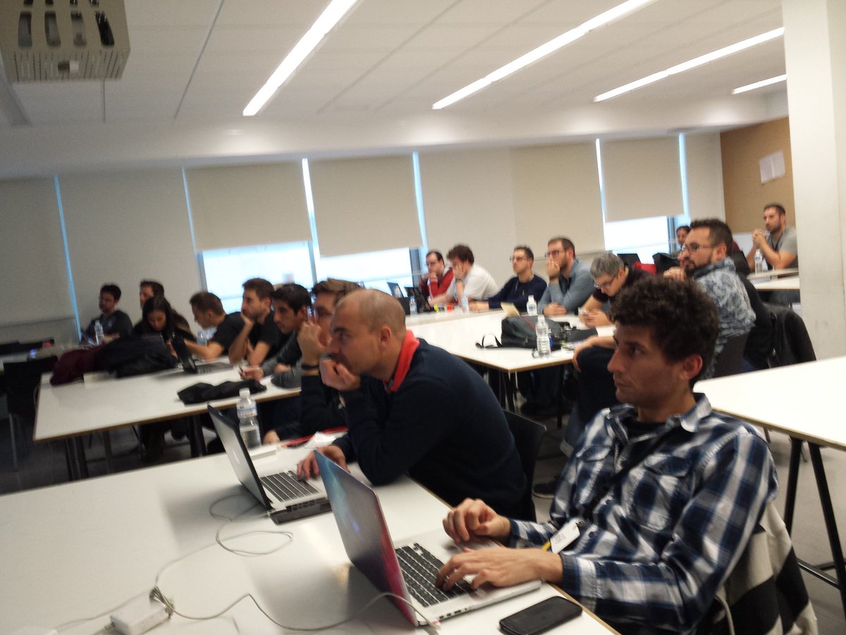 franjcabrera's tweet image. En el taller "Hackeando servicios web en Node" por @jesusprubio #Codemotion2016 @IBMResearch