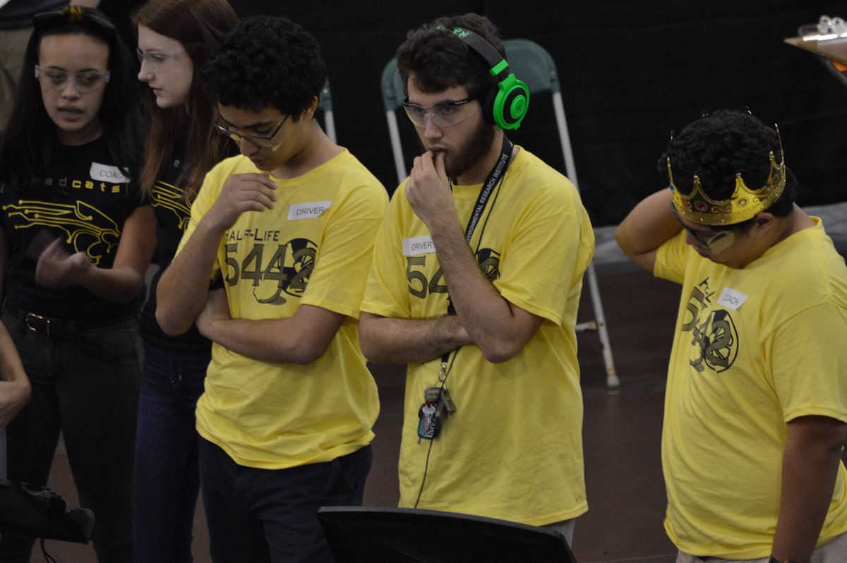TeamHalfLife's tweet photo. Seconds before our first match, let's go lemons! #omgrobots #firstrobotics https://t.co/Y6cGPUPYww