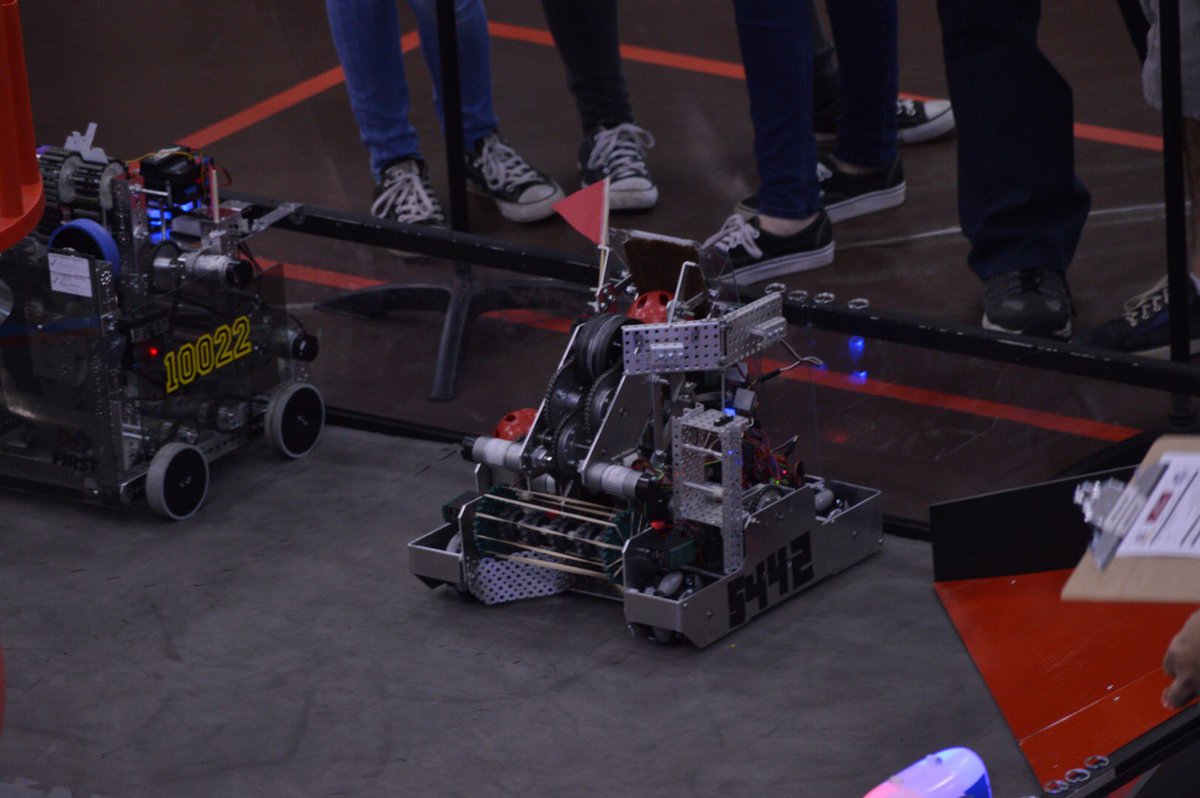 TeamHalfLife's tweet photo. Seconds before our first match, let's go lemons! #omgrobots #firstrobotics https://t.co/Y6cGPUPYww