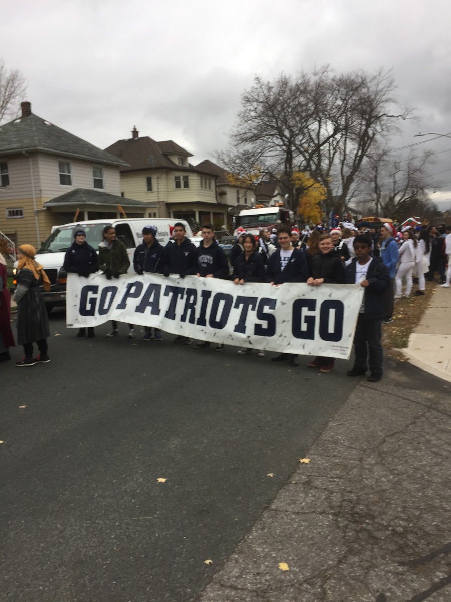 SPHIGH's tweet photo. Santa Claus Parade...Ho-Ho-Ho Patriots!!!
#santaclausparade #niagarafalls @StpAthletic @niagaracatholic https://t.co/ZIGMPctASZ