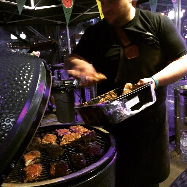 SlowDownFood's tweet photo. @BigGreenEggUK @joewarwick @TasteofLondon @TobaccoDockLon Loved rubbing (pork) shoulders with top chefs @ChefTomKerridge at #TasteofLondon https://t.co/beqS4zRyz8