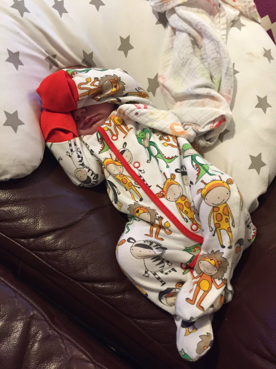 hernimanhouse's tweet photo. Grumpy baby in hiding 🙈😂 @WaterBabies #grumpybabies #waterbabies https://t.co/khjsWYhUPk