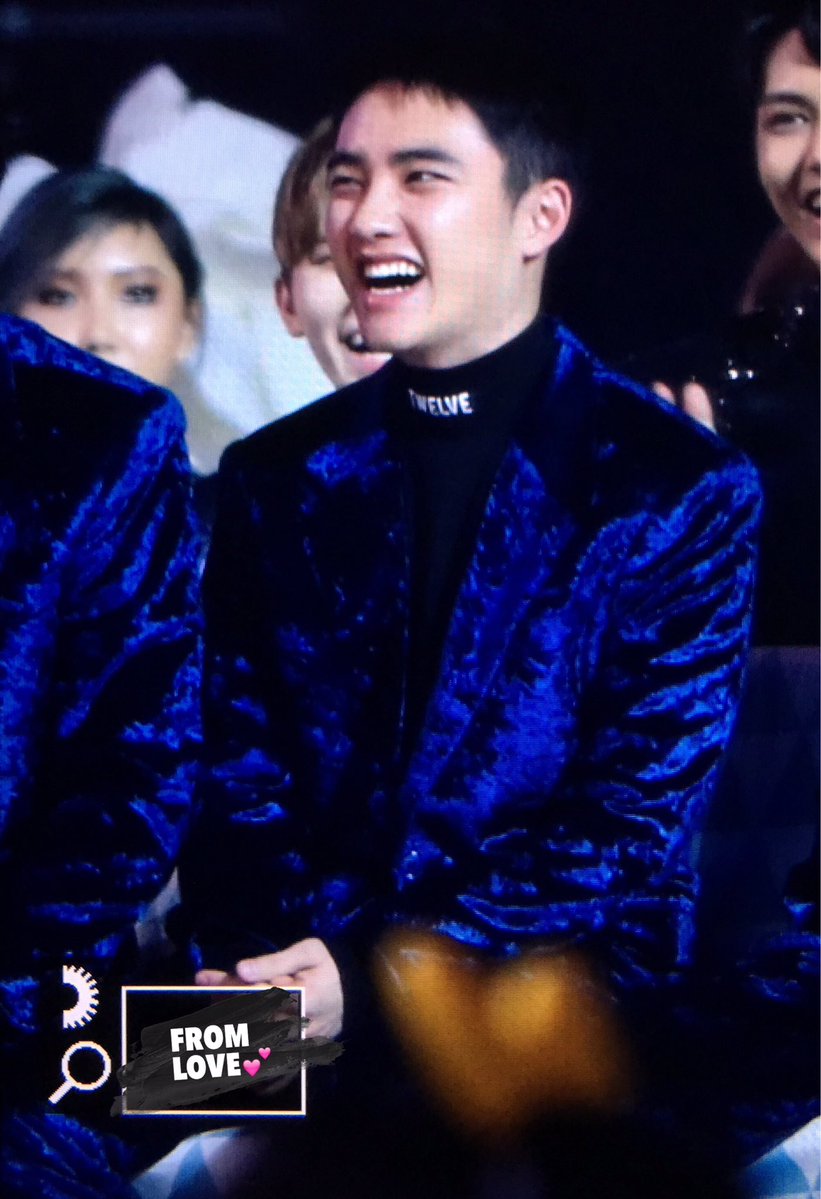 Lay Zhang and Sehun's Smiling Eyes at EXO Concert in Seoul, image size:821x1199