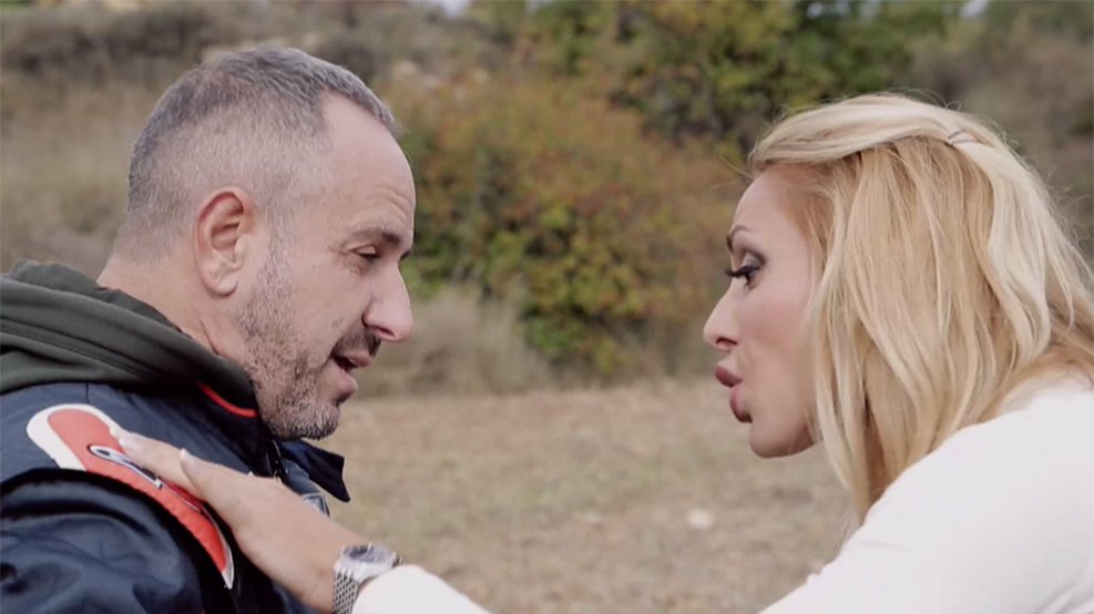 ¡Qué mal rato ha pasado Víctor Sandoval subido a un coche de carreras! 🚗😰 #MQC mitele.es/programas-tv/m…