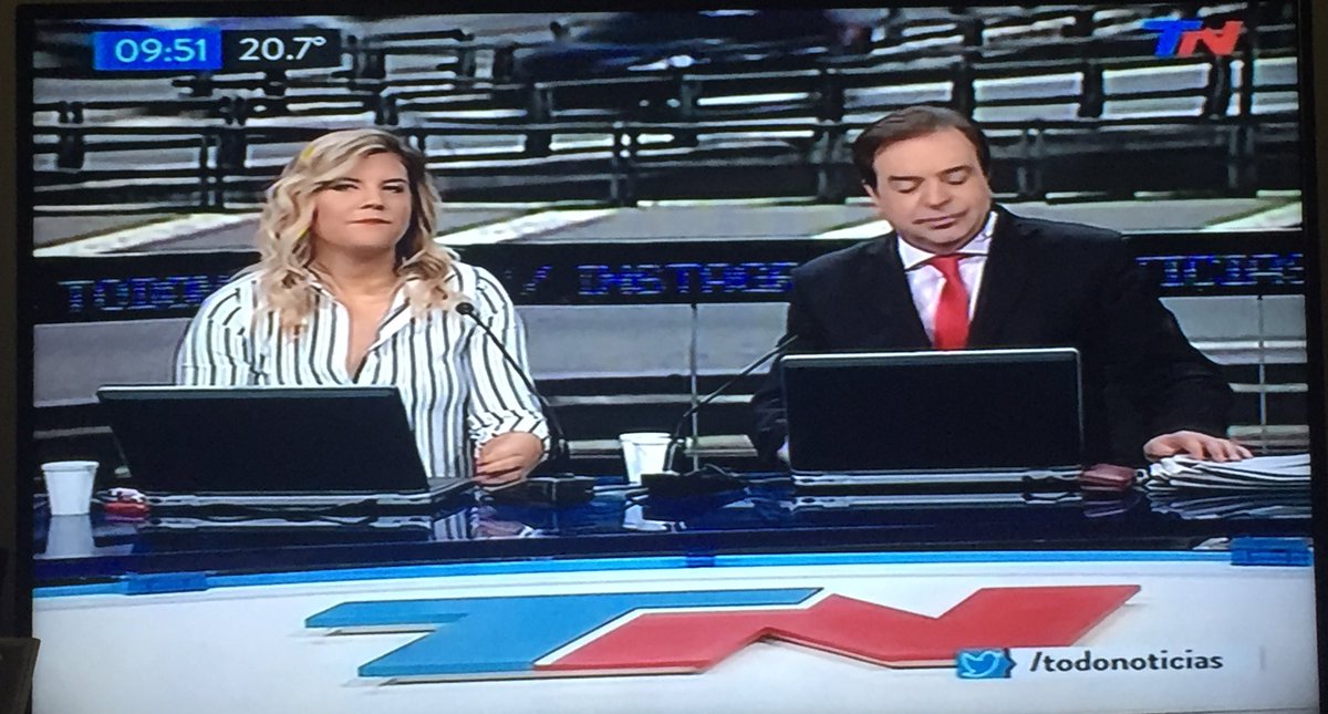 nietaneurotica's tweet photo. Me hacen la mañanas todos los fines de semana! Capos!!!! 👏👏👏👏👏 CC @dominiquemetz @todonoticias https://t.co/007aU7onem
