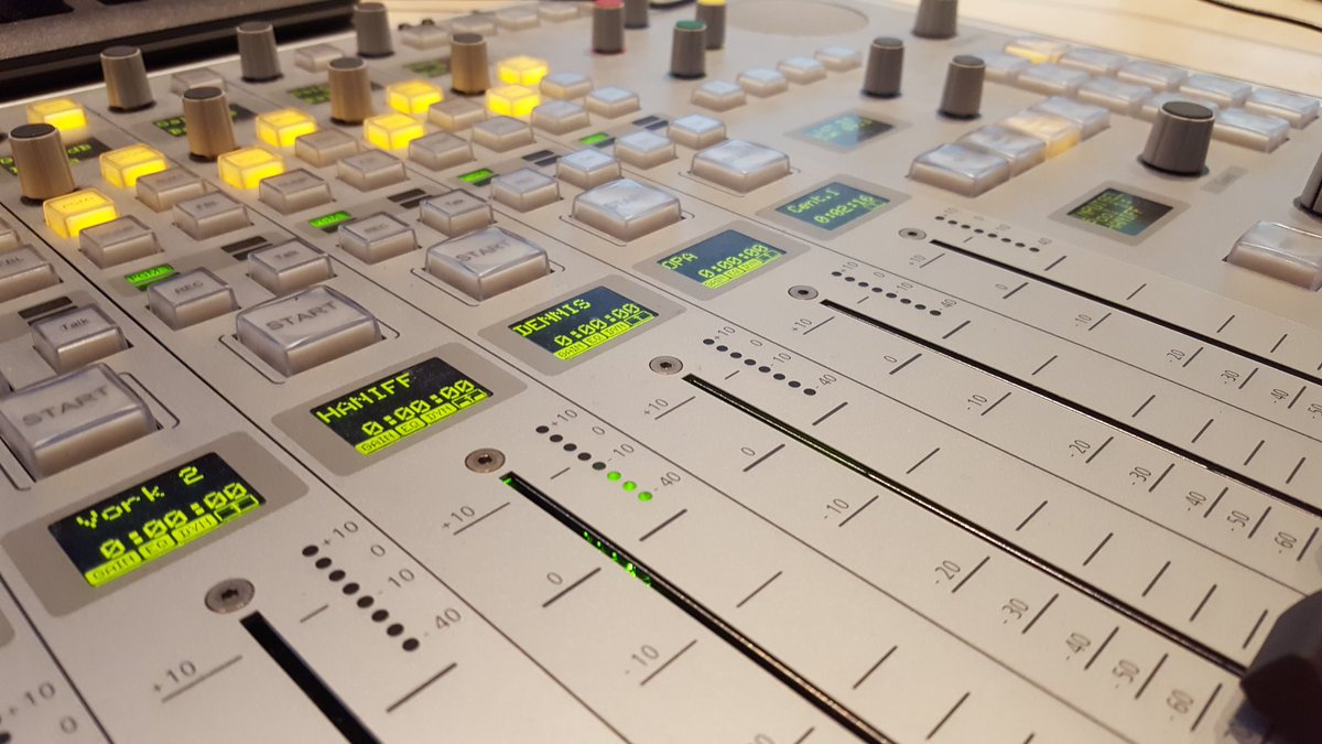 Uitzending Radio West Sport presenteren. Live 3e Divisie: #lisasw #schrbb #fcrcap. Vooruitblik #groado (vanaf 20u live) en <a href="/NoelvanKlaveren/">Noël</a>