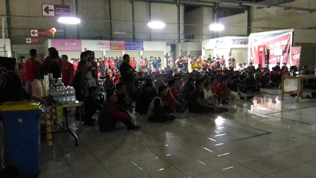 Yuk ke pasar bersih galuh mas  dukung tim <a href="/UtdIndonesiaKRW/">UI Chapter Karawang</a> atau <a href="/AIS_KRWG/">AIS Karawang</a> ramaikan <a href="/my_supersoccer/">SuperSoccer TV</a> <a href="/PucukHarum/">dull</a> <a href="/Lokasi_Nobar/">Lokasi Nobar</a>