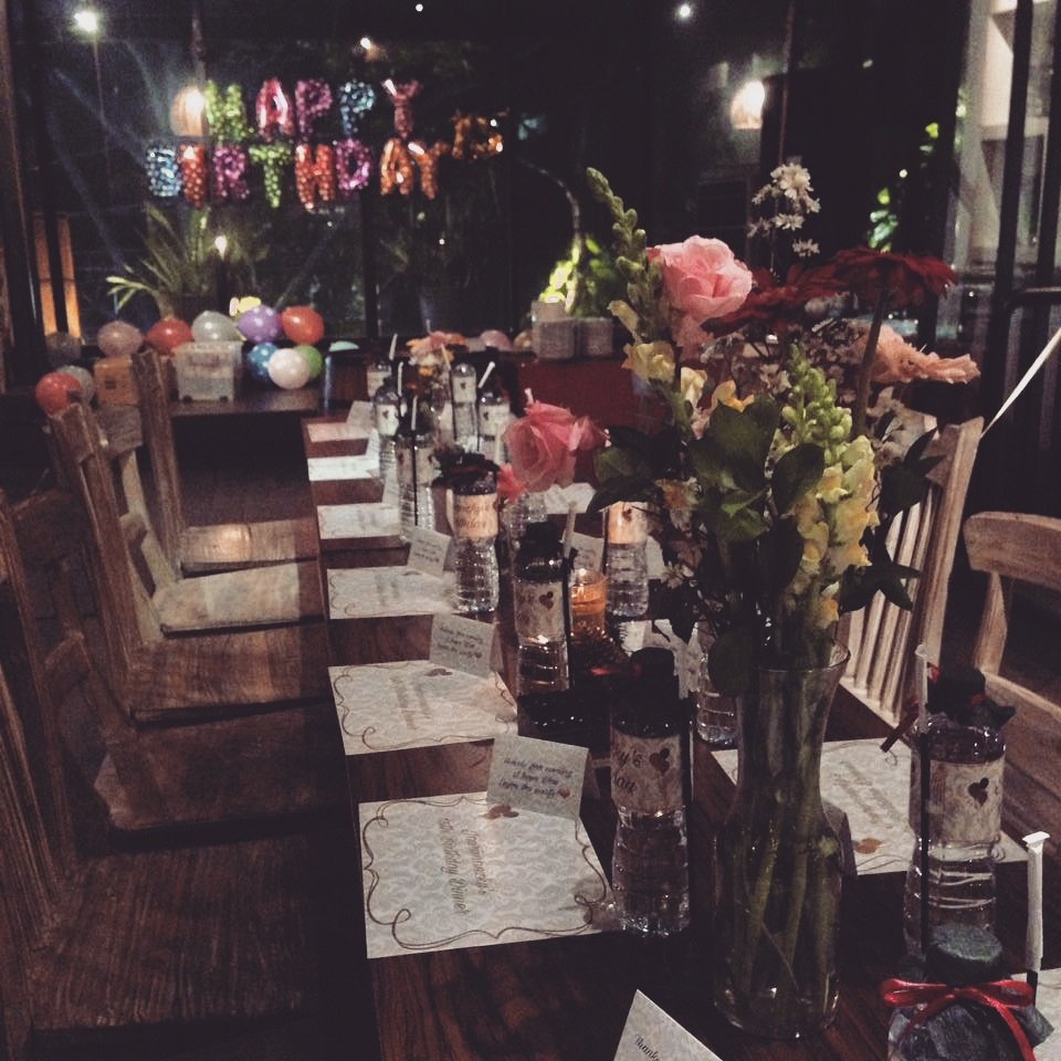BirdcageResto's tweet photo. @BirdcageResto #birthdaygirl #ms.riri https://t.co/05YtJGGdJ5