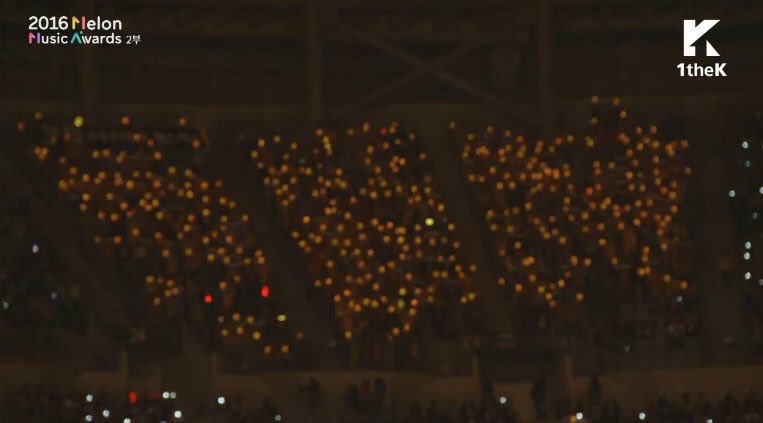 17HPMLi's tweet photo. การรวมตัวของ #SECHSKIES ในงานประกาศรางวัลในรอบ 16 ปี

นับถือใจแฟนคลับ ยอมจริงๆ 
ปล.โอปป้าควรเดินพรมแดงนะคะ วายจีมีเงินจ่ายค่าชุดอยู่แล้วค่ะ https://t.co/XKnAbLFb0x