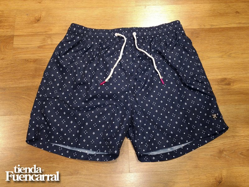 Fuencarral's tweet photo. Muchas pero muchas bermudas para esta temporada. Vení a #Fuenca y elegí tu short #RushTown https://t.co/V2qjyQIgvn