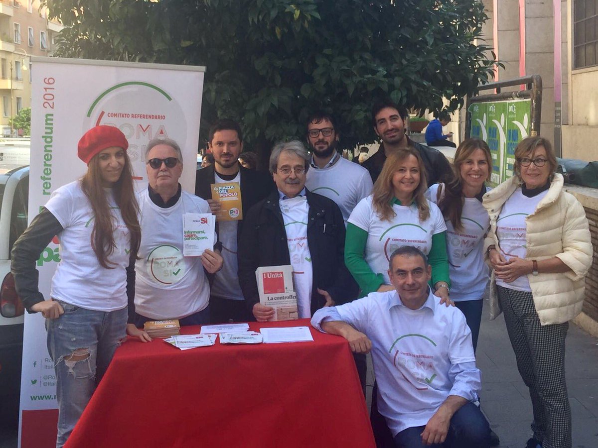 BorioniStef's tweet photo. Saluti dal "sottoscala blindato". Pensa al pallone tu che noi cambiamo l'Italia anche per te @gobbo_dentro 
#bastaunSi #iovotoSi #RomaSi https://t.co/kyRbMt0Y1O