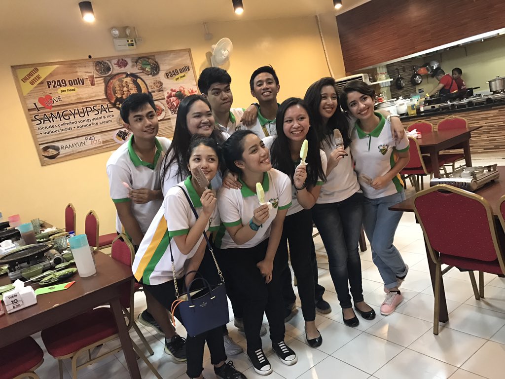 _itsyam's tweet photo. whats hard times without the people you love? #RLE1 👷🏼💉💖 @_ReginaMarie_ @coolyde23 @angelamaaaaae @kiiimalabadooo https://t.co/nm6xMSWoKA