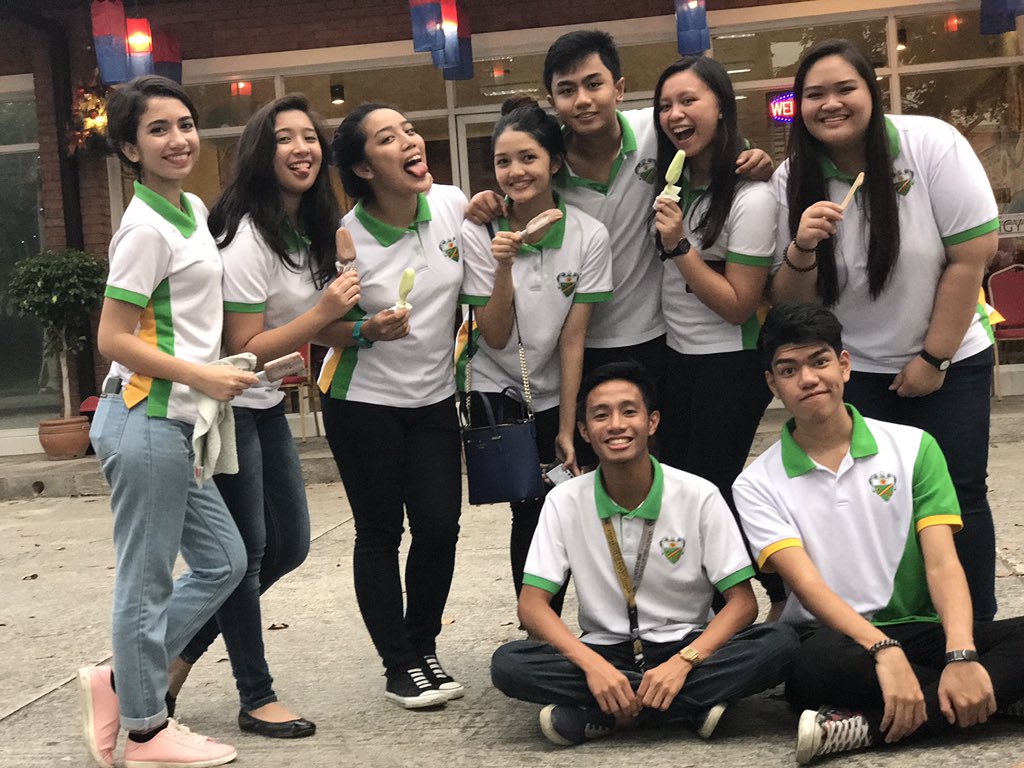 _itsyam's tweet photo. whats hard times without the people you love? #RLE1 👷🏼💉💖 @_ReginaMarie_ @coolyde23 @angelamaaaaae @kiiimalabadooo https://t.co/nm6xMSWoKA