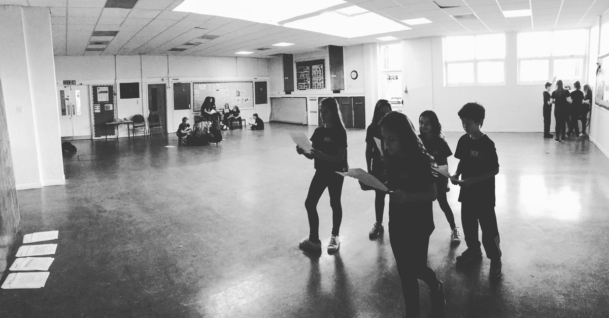 pkkean's tweet photo. Last, but not least; middle school rehearsing their scripted pieces. @sandrasingeruk @aimeesingeruk #SingerStageSchoolFamily #StageSchool https://t.co/LCxeHF5Czl