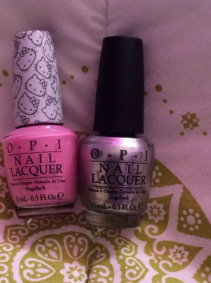 NailLovers1's tweet photo. RT #NailArt #HalfMoon #OPI #HelloKitty #LookAtMyBow! Y #UnfrostMyHeart https://t.co/av3mQwiVI8