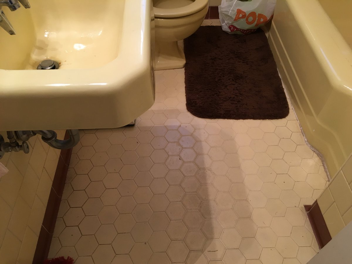 MiraclemethodGA's tweet image. These homeowners like the new colors of their dated tile floors. Give us a call for a free estimate. 706-813-4338
