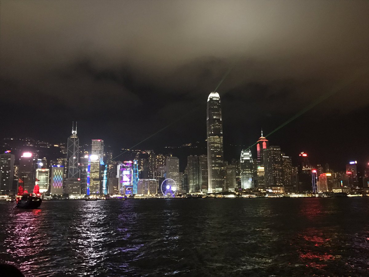 Tonycat13's tweet photo. Sono riuscito a vedere lo show di luci della sera e poi a nanna ! A #HongKong ne vale sempre la pena... https://t.co/Ct1LksjtgV