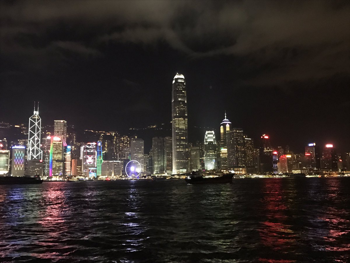 Tonycat13's tweet photo. Sono riuscito a vedere lo show di luci della sera e poi a nanna ! A #HongKong ne vale sempre la pena... https://t.co/Ct1LksjtgV